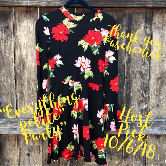 Topshop Dresses & Skirts - ••HP••10/6•Floral Dress•